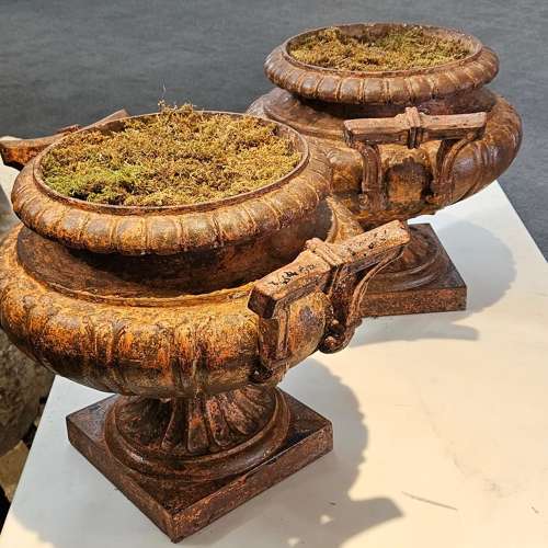 FRENCH 19TH CENTURY CAST IRON URN WITH BRACKET HANDLES