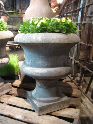 PAIR OF 19TH CENTURY ITALIAN CARVED STONE URNS