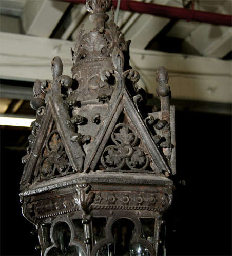 19TH CENTURY ENGLISH IRON HANGING LANTERN