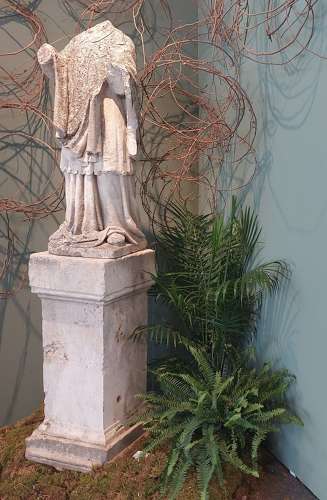 ITALIAN MARBLE STATUE ON PEDESTAL