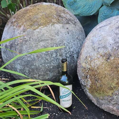 LARGE CARVED ENGLISH GATEPIER BALLS