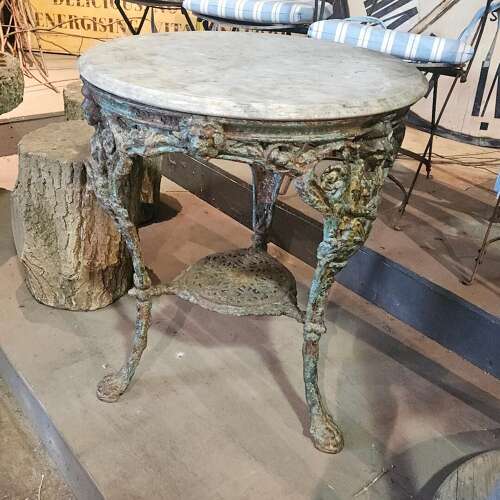 ENGLISH PUB TABLE