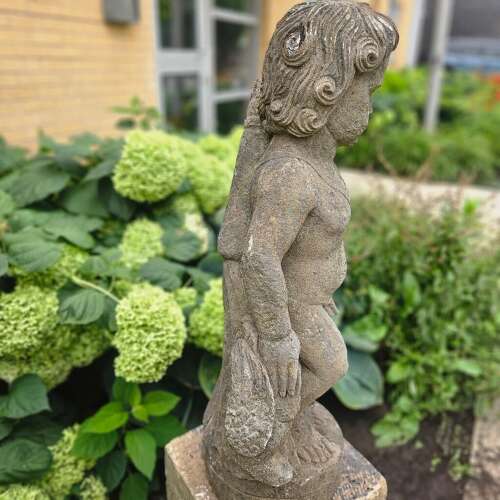 STATUE OF A YOUNG HUNTER WITH HIS DOG